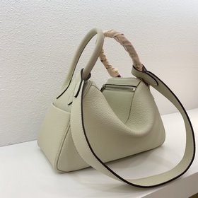Hermès Lindy — это сдержанная, но не лишенная индивидуальности с