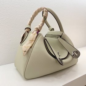 Hermès Lindy — это сдержанная, но не лишенная индивидуальности с