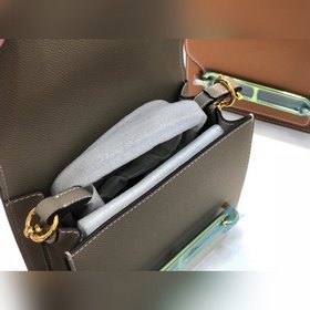 Hermès Размер： 18 см. Сумка в форме свиного носа всем хорошо изв