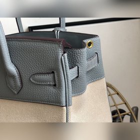 Hermès Сумка Hermès из платинового канваса с кожаными деталями 