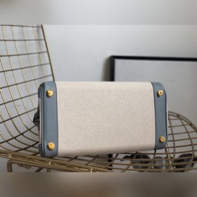Hermès Сумка Hermès из платинового канваса с кожаными деталями 