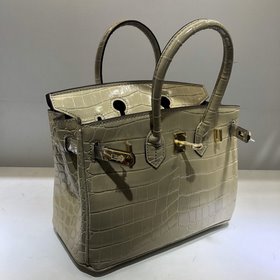 Hermès С узором крокодила, любимая сумка знаменитостей, достойна