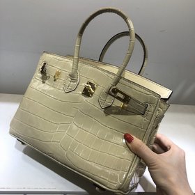 Hermès С узором крокодила, любимая сумка знаменитостей, достойна