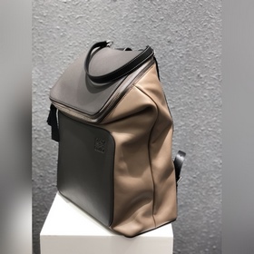 Рюкзак Loewe с кожаными застежками кожаными узелками на ручках. П