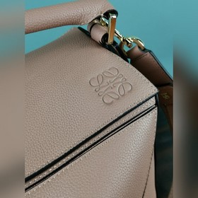 Loewe Новые цвета 29 см Геометрическая сумка среднего размера Но