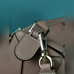 Loewe Новые цвета 29 см Геометрическая сумка среднего размера Но