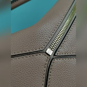 Loewe Новые цвета 29 см Геометрическая сумка среднего размера Но