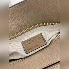 Сумка через плечо Loewe из импортной кожи теленка с перламутровым