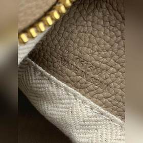 Сумка через плечо Loewe из импортной кожи теленка с перламутровым