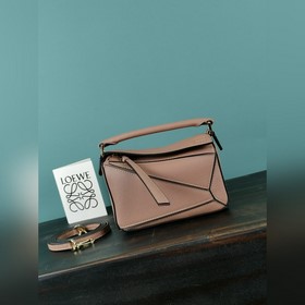 Сумка через плечо Loewe Сумка практически не весит, очень практич