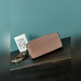 Сумка через плечо Loewe Сумка практически не весит, очень практич