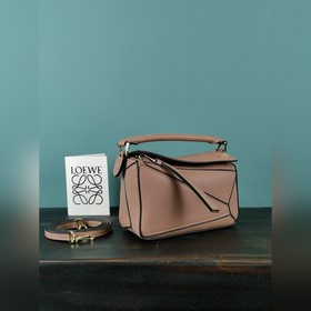 Сумка через плечо Loewe Сумка практически не весит, очень практич