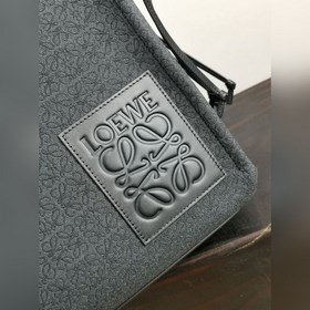 Loewe Большая сумка Anagram из жаккардового полотна и кожи бычка