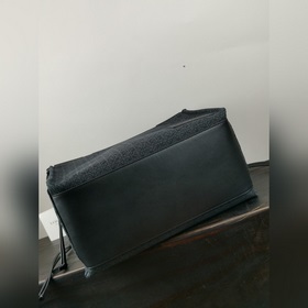 Loewe Большая сумка Anagram из жаккардового полотна и кожи бычка