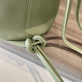 Loewe Маленькая сумка из кожи наппа Сумка — это вместительная и 
