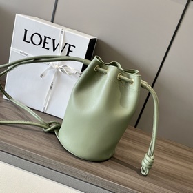 Loewe Маленькая сумка из кожи наппа Сумка — это вместительная и 