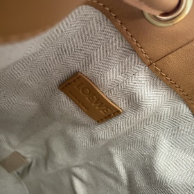 Loewe Маленькая сумка-мешок из кожи наппа Сумка — это вместител