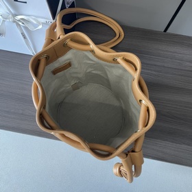 Loewe Маленькая сумка-мешок из кожи наппа Сумка — это вместител