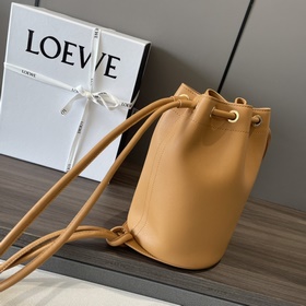Loewe Маленькая сумка-мешок из кожи наппа Сумка — это вместител
