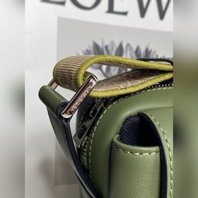 Luigi Loewe Новая сумка XS Mailman 2022 года Модель A74, зелены