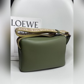 Luigi Loewe Новая сумка XS Mailman 2022 года Модель A74, зелены