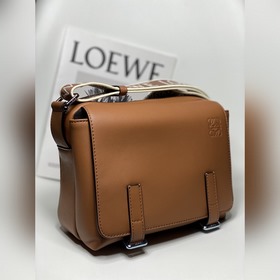 Loewe A74 коричневый Маленькая сумка в стиле военного почтальона