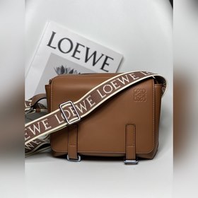Loewe A74 коричневый Маленькая сумка в стиле военного почтальона 