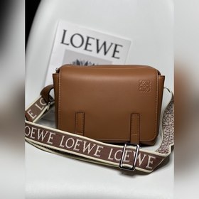 Loewe A74 коричневый Маленькая сумка в стиле военного почтальона 