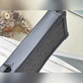 LV сумочка Артикул： M68986 Черный цвет Изготовлена из черной ко