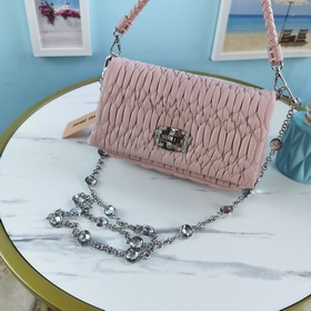 Miumiu &nbsp;сумка через плечо Светло-розовый Артикул： 5BH01