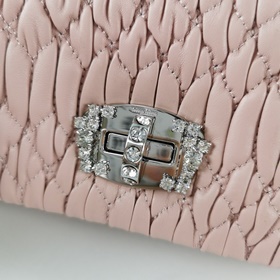Miumiu &nbsp;сумка через плечо Светло-розовый Артикул： 5BH01