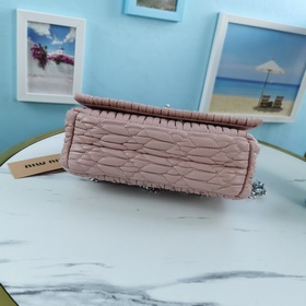 Miumiu &nbsp;сумка через плечо Светло-розовый Артикул： 5BH01