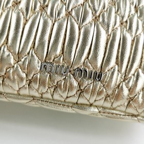 Miumiu &nbsp;сумка через плечо Светло-золотистый Артикул： 5B