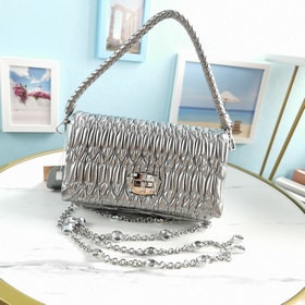 Miumiu &nbsp;сумка через плечо Серебристо-серый Артикул： 5BH