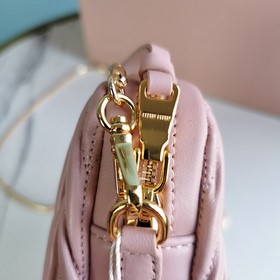 Miumiu  Светло-розовый номер модели： 5BP066 Новая модель сумки д