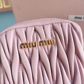 Miumiu  Светло-розовый номер модели： 5BP066 Новая модель сумки д