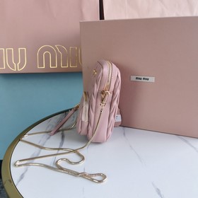 Miumiu  Светло-розовый номер модели： 5BP066 Новая модель сумки д