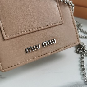 Miumiu сумка с цепочкой Номер модели в телесном цвете： 5ZH079, 