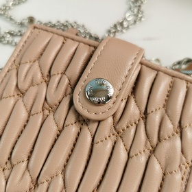 Miumiu сумка с цепочкой Номер модели в телесном цвете： 5ZH079, 