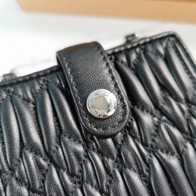Miumiu  Черный номер модели： 5ZH079, новая версия сумки для моби