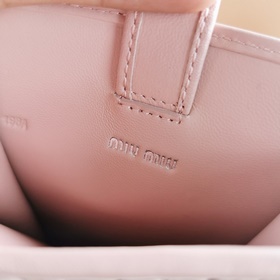 Miumiu Светло-розовый номер модели： 5ZH079, новая версия сумки д