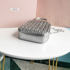Miumiu &nbsp;Новейшая сумка-тоут, модель： 5BA220. Классически