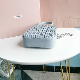 Miumiu &nbsp;Новейшая сумка-тоут, модель： 5BA220. Классически