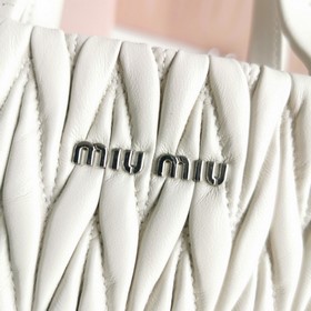 Miumiu &nbsp;Новейшая сумка-тоут, модель： 5BA220. Классически