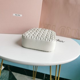Miumiu &nbsp;Новейшая сумка-тоут, модель： 5BA220. Классически
