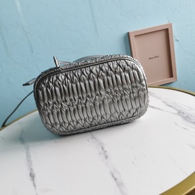 Miumiu Улучшенная версия с цепочкой из 9K стеклянных кристаллов,