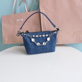 Miumiu Новая сумка под мышку, ограниченная серия в сотрудничестве