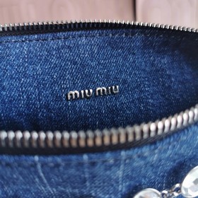 Miumiu Новая сумка под мышку, ограниченная серия в сотрудничестве
