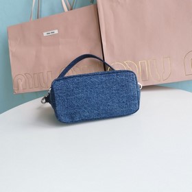 Miumiu Новая сумка под мышку, ограниченная серия в сотрудничестве