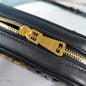 Miumiu Новейшая модель поясной сумки, артикул： 5BL005, классическ